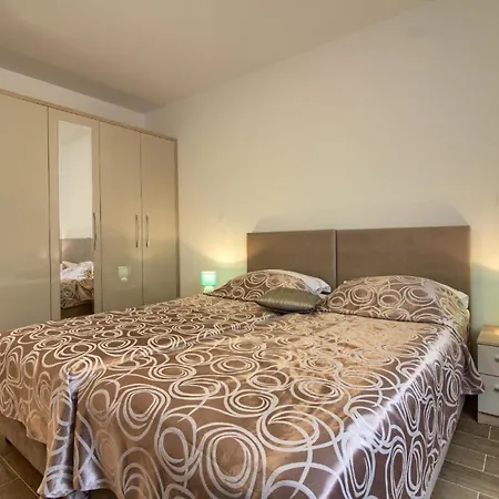 Mit Privatpool Fuer 20 Personen Ca 400 Qm In Banjole, Istrien Istrische Riviera
