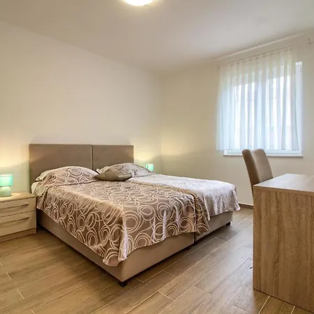 بيت للعطل Mit Privatpool Fuer 20 Personen Ca 400 Qm In Banjole, Istrien Istrische Riviera *
