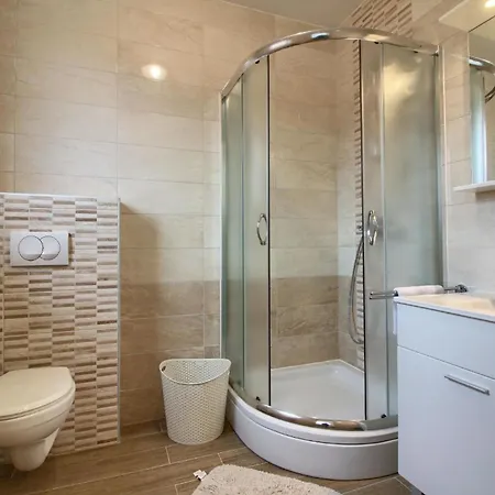 Mit Privatpool Fuer 20 Personen Ca 400 Qm In Banjole, Istrien Istrische Riviera بيت للعطل *